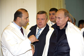 Генеральный директор ООО "ЕвроДон" В.Ш. Ванеев и Председатель Правительства России В.В. Путин